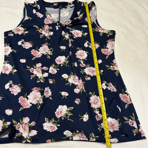 Harve Benard navy floral sleeveless tunic tank top. - Picture 5 of 6